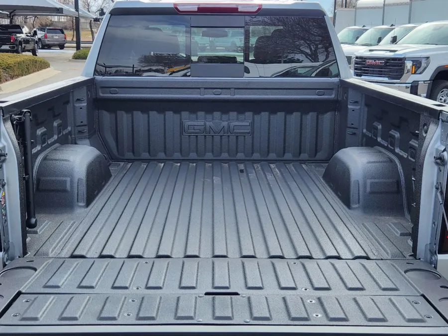 2025 GMC Sierra 1500 SLT | Photo 16 of 32