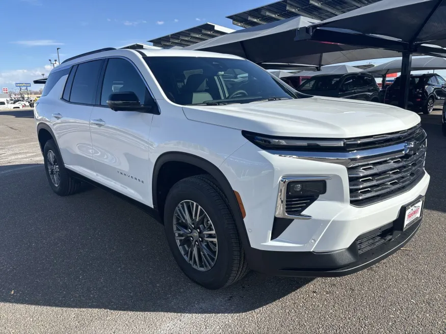 2025 Chevrolet Traverse FWD LT | Photo 6 of 20