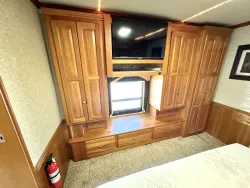 2008 Newmar Dutch Star 4317 | Thumbnail Photo 15 of 33