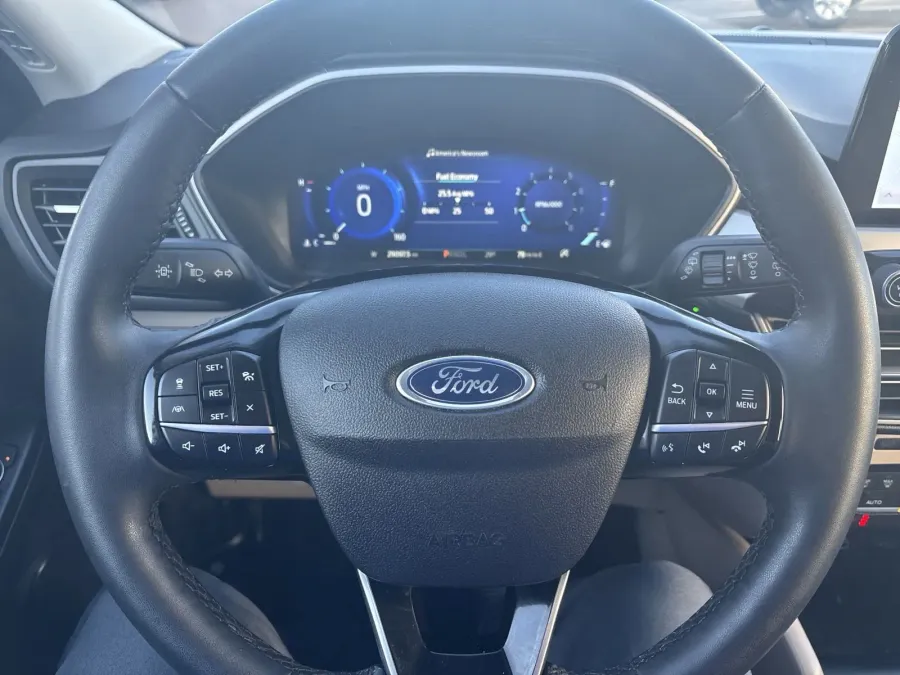 2022 Ford Escape SEL | Photo 20 of 22