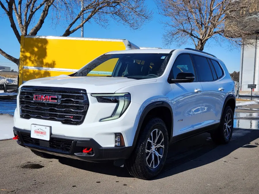 2025 GMC Acadia AWD AT4 | Photo 3 of 30