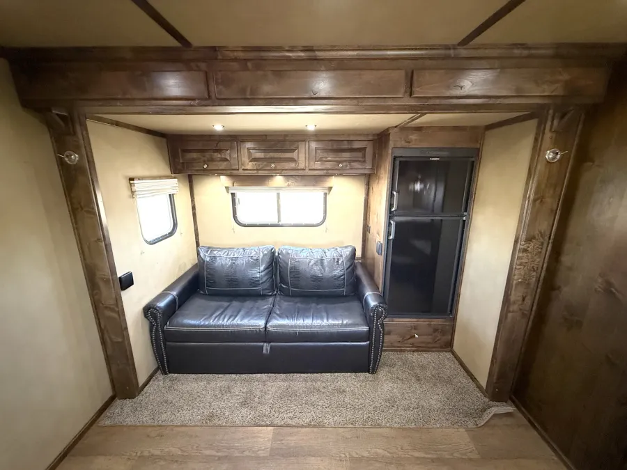 2019 Logan Coach Ultimate Sports Hauler | Photo 6 of 26