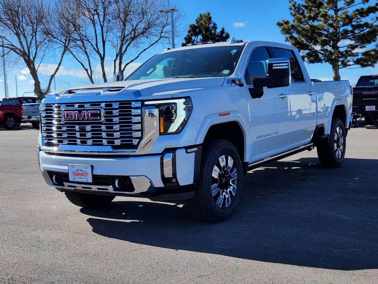 2024 GMC Sierra 2500HD Denali | Photo 3 of 32