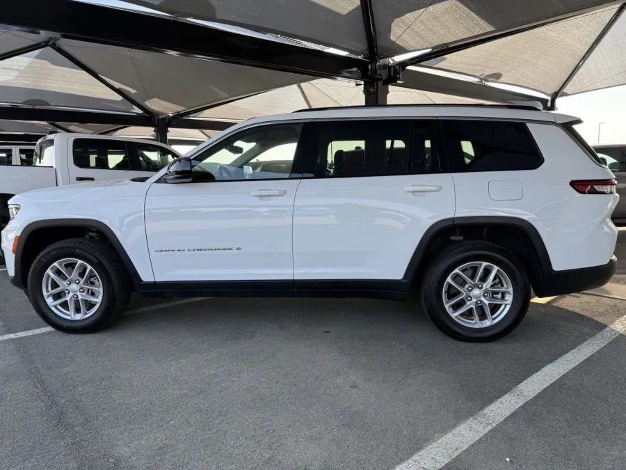 2023 Jeep Grand Cherokee L Laredo | Photo 1 of 17