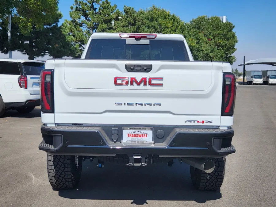 2025 GMC Sierra 2500HD AT4X | Photo 13 of 32