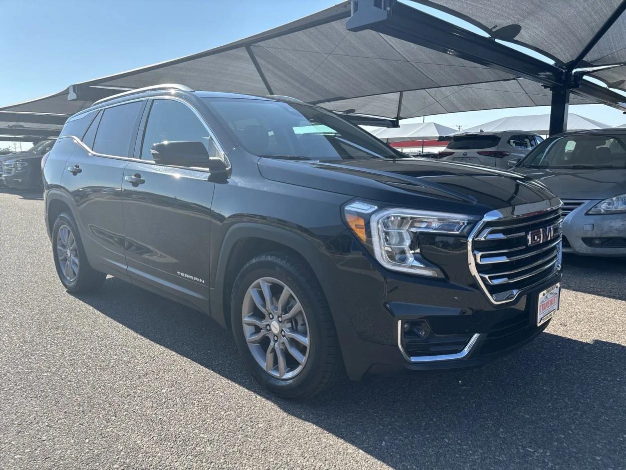 2024 GMC Terrain SLT | Photo 6 of 24