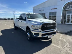 2024 RAM 3500 Tradesman | Thumbnail Photo 1 of 18