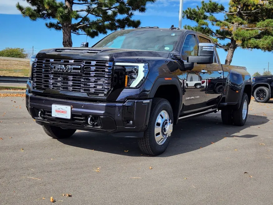 2025 GMC Sierra 3500HD Denali Ultimate | Photo 4 of 32