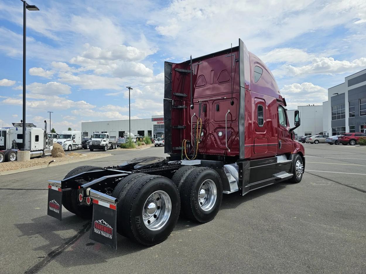 2019 Freightliner Cascadia 126 | Photo 7 of 27