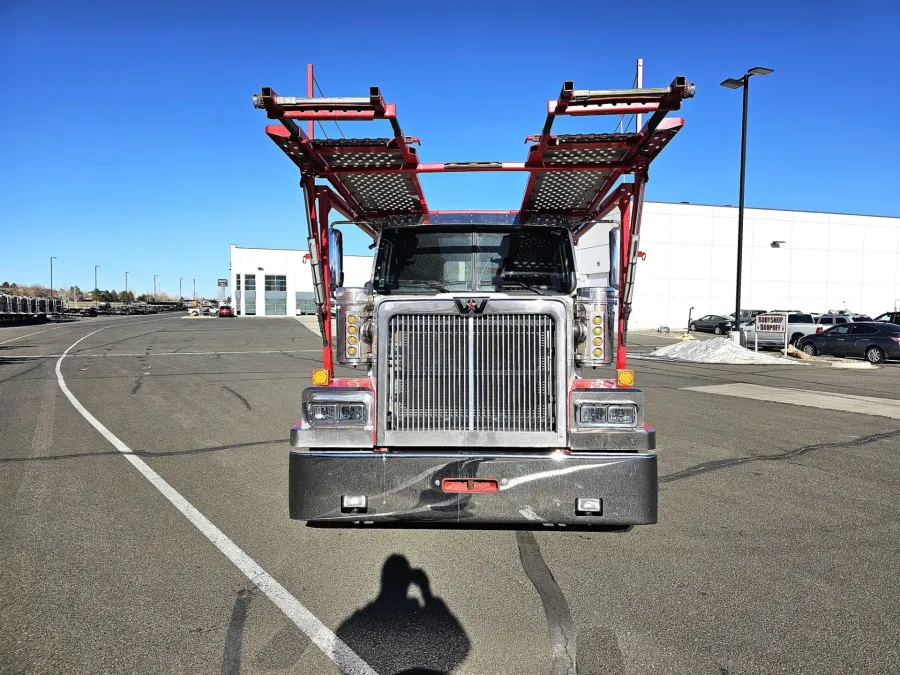 2022 Western Star 4900FA | Photo 2 of 27