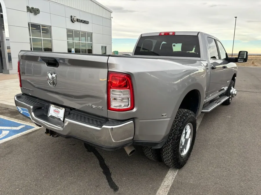 2023 RAM 3500 Big Horn | Photo 7 of 21