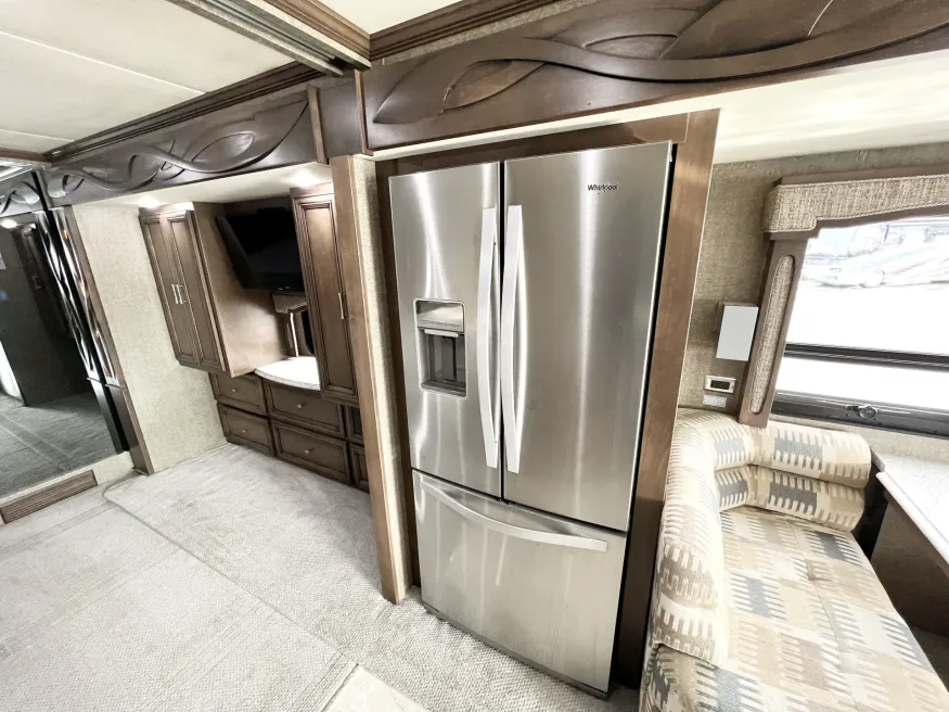 2019 Newmar Ventana 3709 | Photo 13 of 31