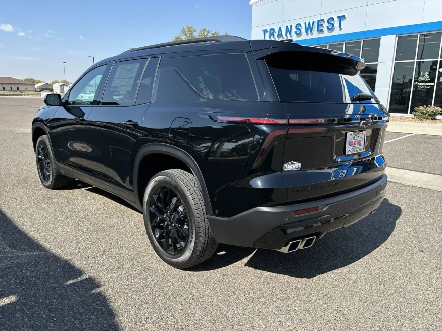 2024 Chevrolet Traverse AWD LT | Photo 2 of 24