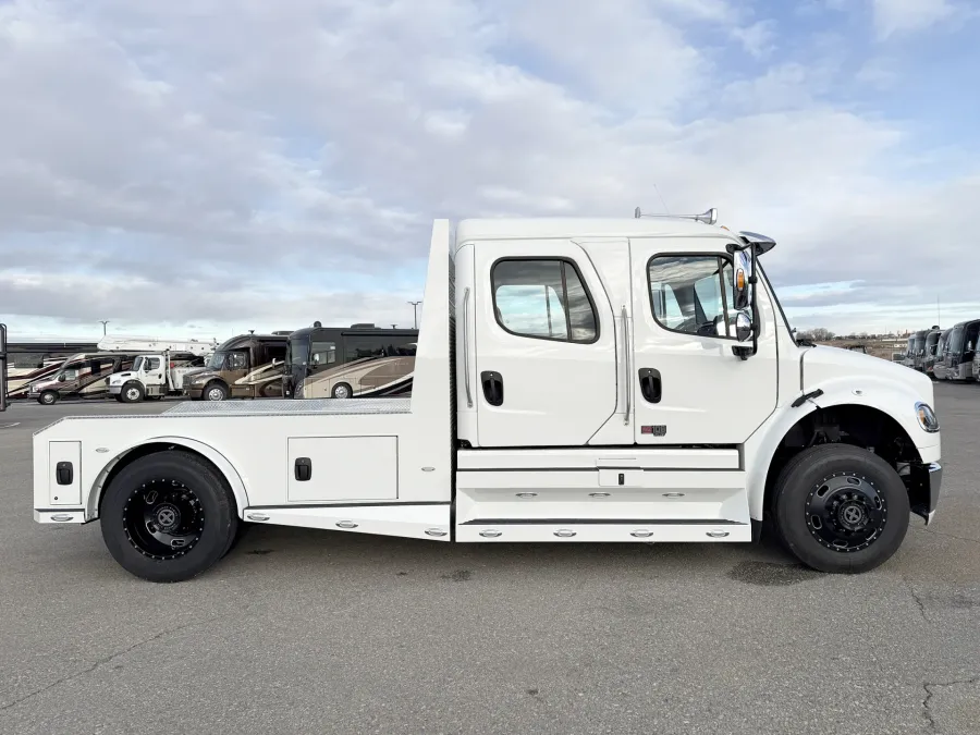 2024 Freightliner M2 106 Plus Summit Hauler | Photo 18 of 24