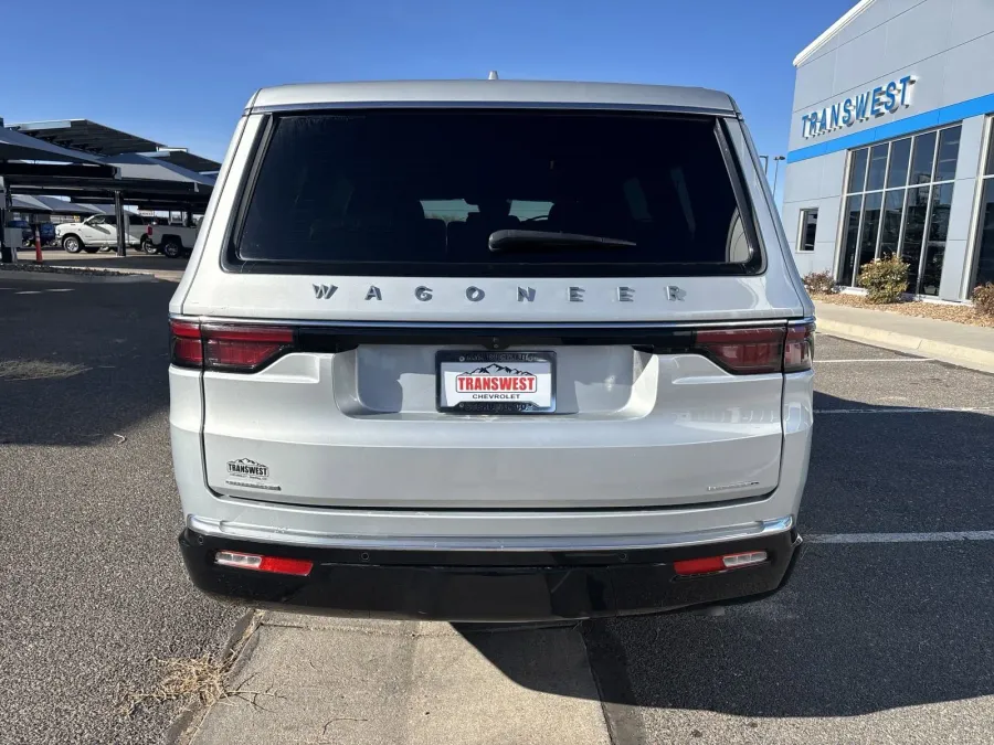 2022 Jeep Wagoneer Series II | Photo 3 of 22