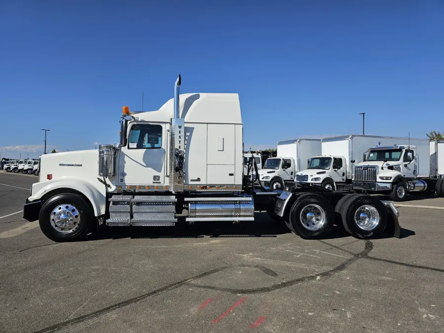 2019 Western Star 4900FA | Photo 4 of 23