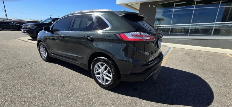 2022 Ford Edge | Photo 6 of 32