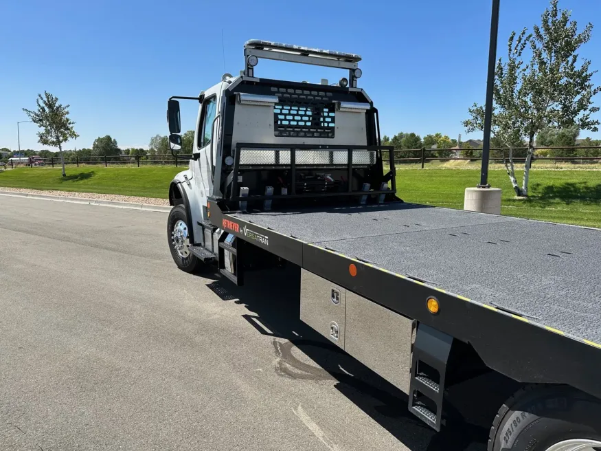 2025 Freightliner M2 106 | Photo 6 of 13