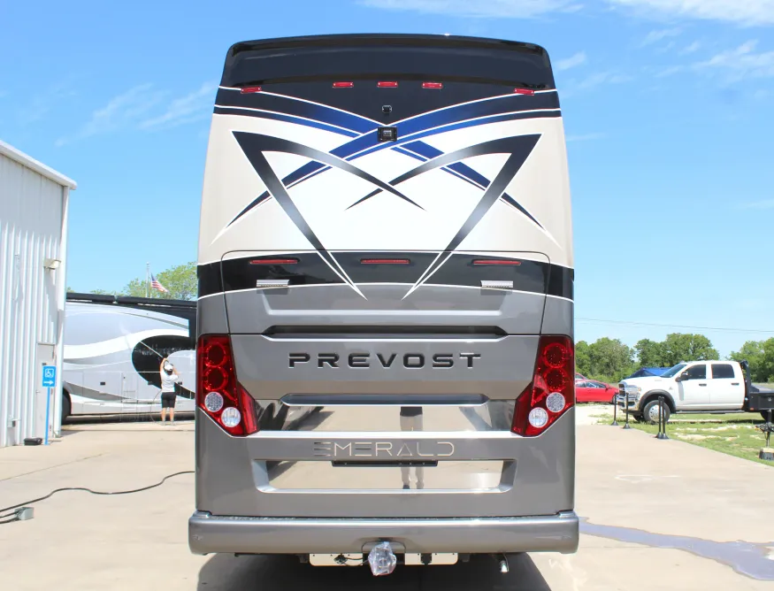 2024 Emerald Prevost H3-45 | Photo 11 of 24