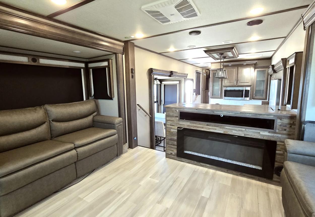 2021 Grand Design Solitude 346FLS | Photo 4 of 10