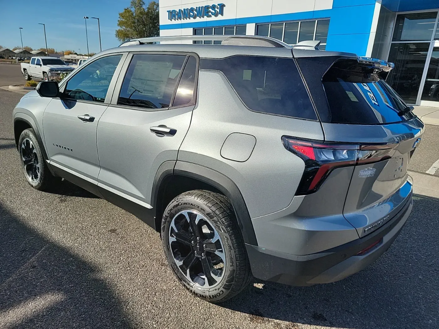 2025 Chevrolet Equinox AWD LT | Photo 2 of 21