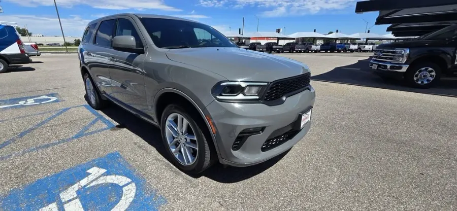 2022 Dodge Durango | Photo 3 of 30