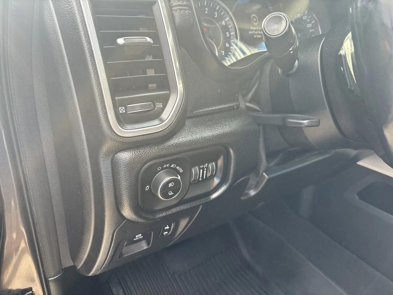 2019 RAM 1500 Laramie | Photo 14 of 22