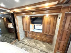 2016 Newmar Dutch Star 4018 | Thumbnail Photo 16 of 32