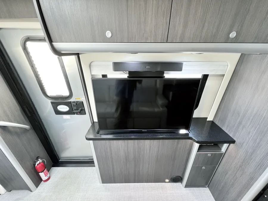 2020 Airstream Atlas Murphy Suite | Photo 10 of 22