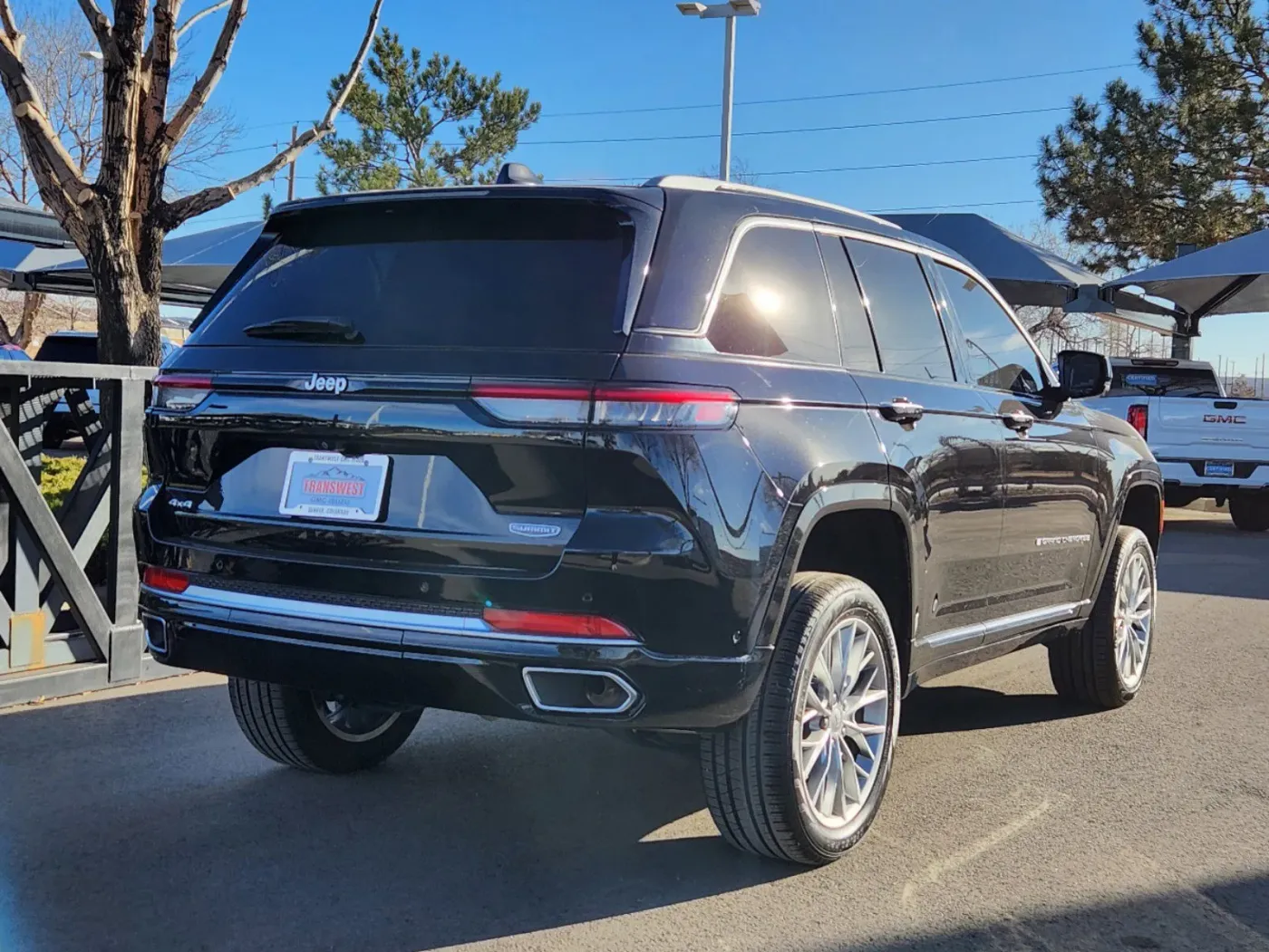 2023 Jeep Grand Cherokee Summit | Photo 2 of 31