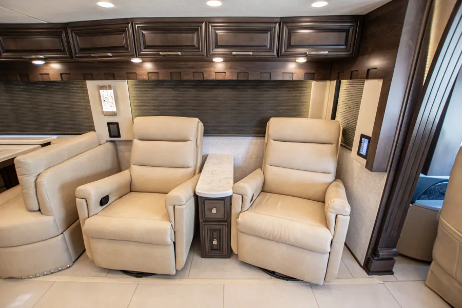 2023 Newmar London Aire 4551 | Photo 6 of 15