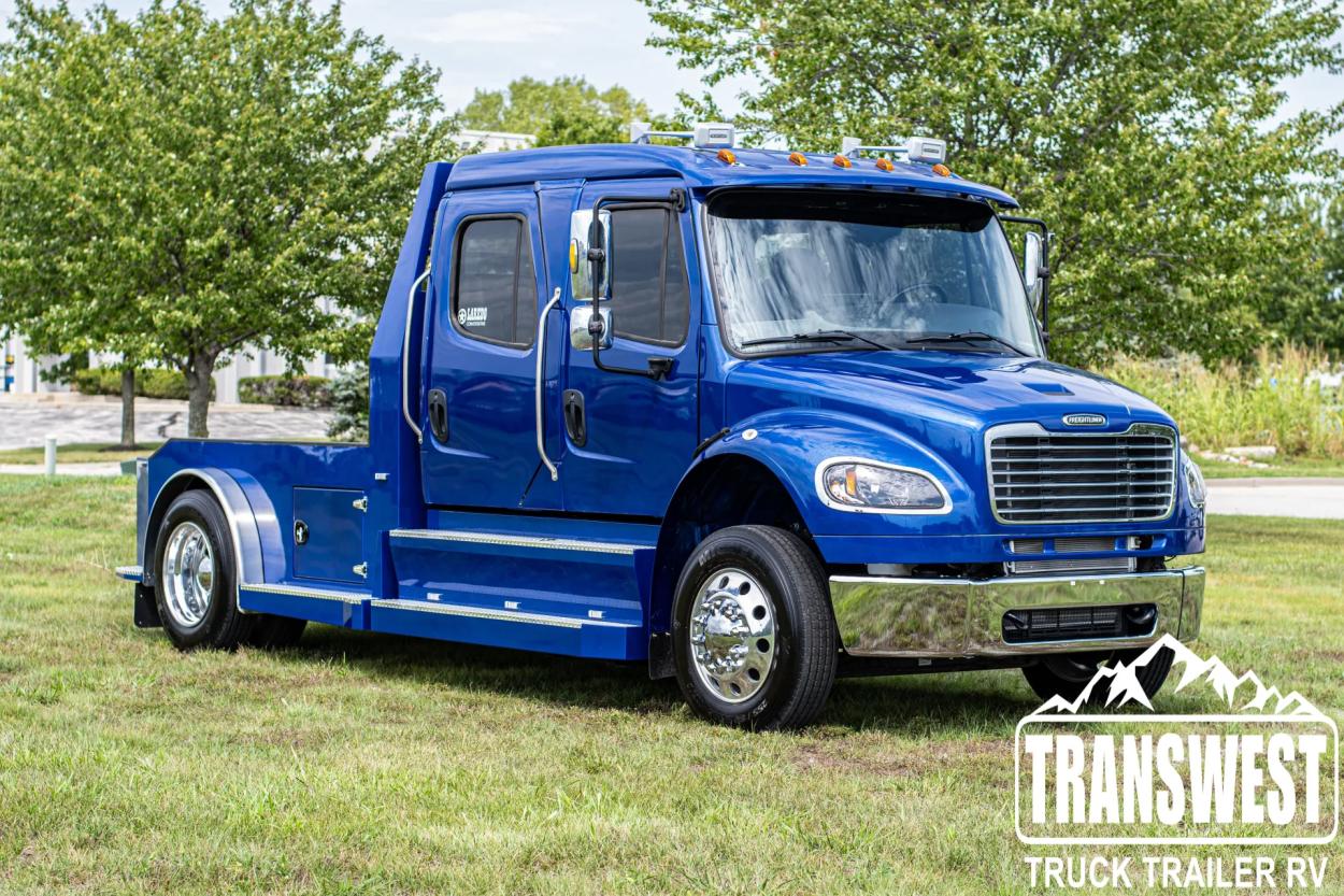 2023 Freightliner M2 106 Laredo 