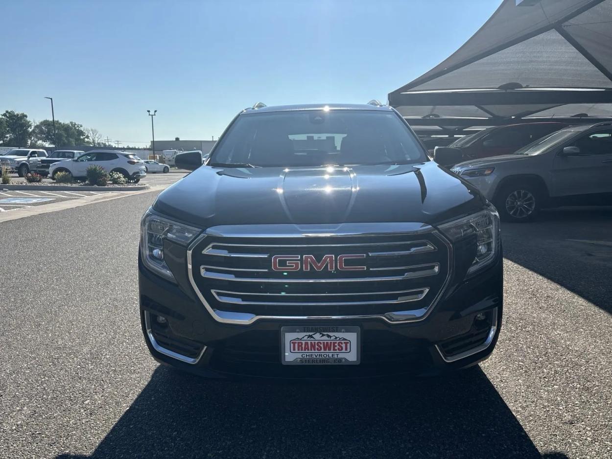 2024 GMC Terrain SLT | Photo 7 of 24