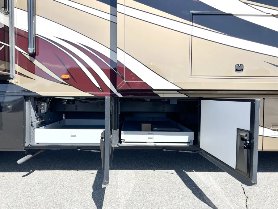 2014 Newmar Dutch Star 4369 | Photo 28 of 34