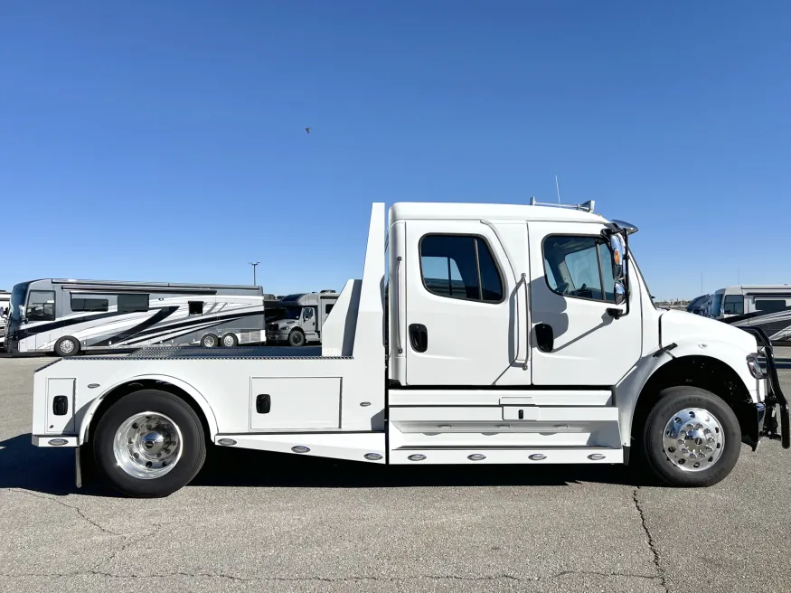 2023 Freightliner M2 106 Summit Hauler | Photo 20 of 28