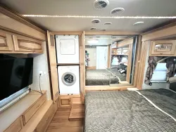 2007 Newmar Dutch Star 4324 | Thumbnail Photo 18 of 31