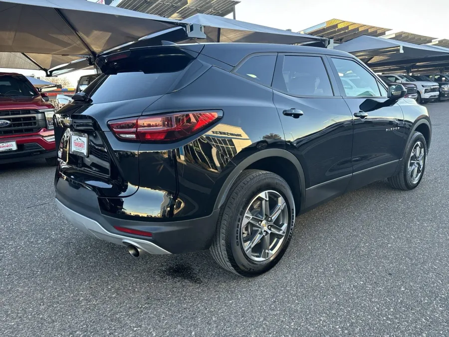 2023 Chevrolet Blazer LT | Photo 4 of 20