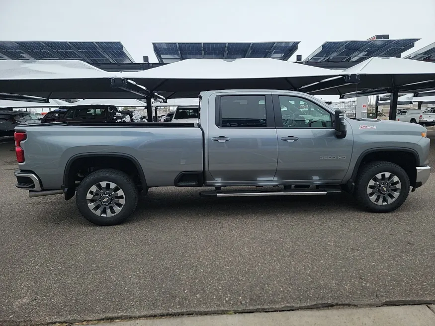 2025 Chevrolet Silverado 3500HD LT | Photo 6 of 17