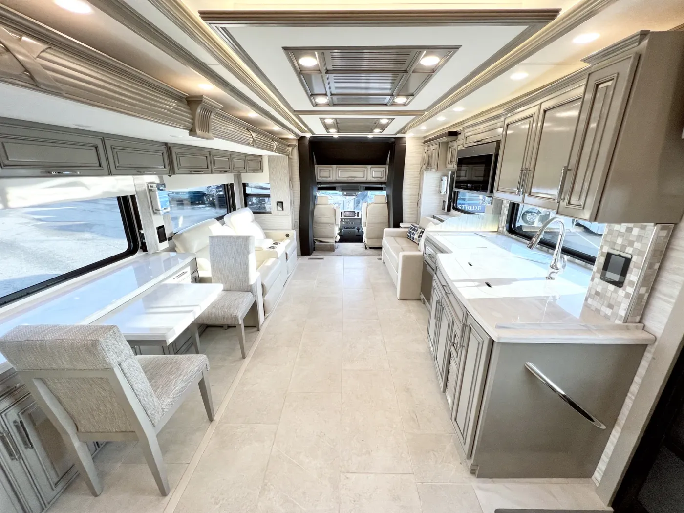 2024 Newmar Supreme Aire 4530 | Photo 5 of 33