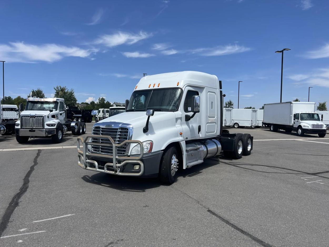 2015 Freightliner Cascadia 