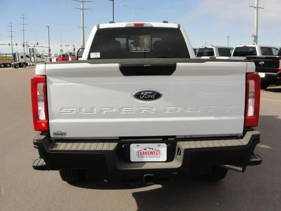 2024 Ford F350 | Photo 4 of 18