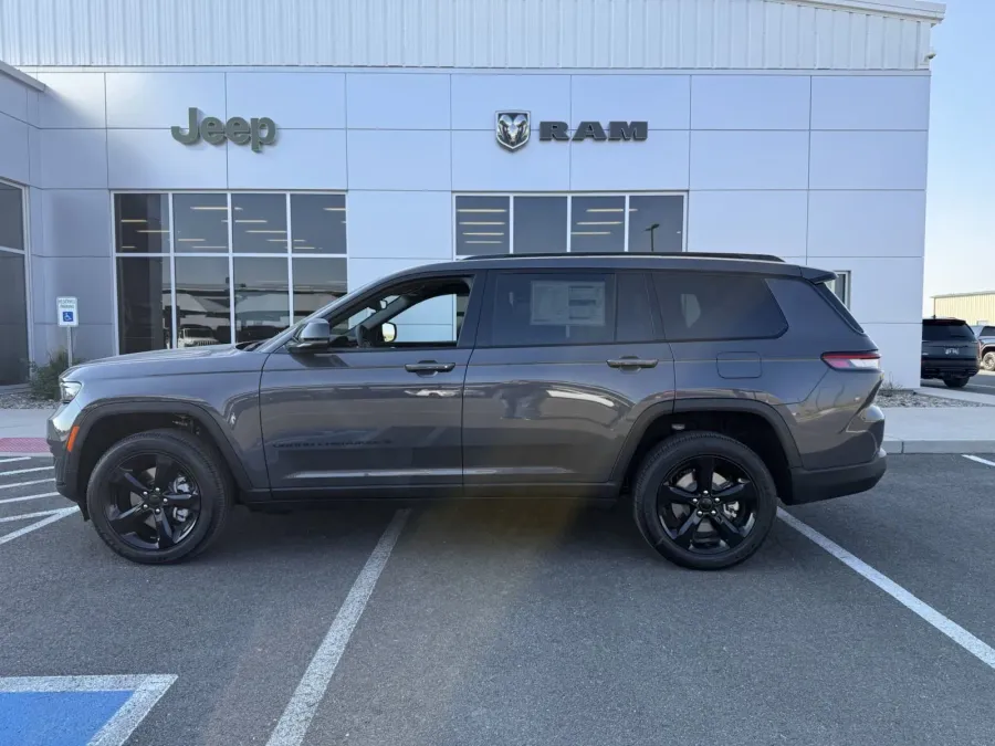 2024 Jeep Grand Cherokee L Altitude | Photo 1 of 17