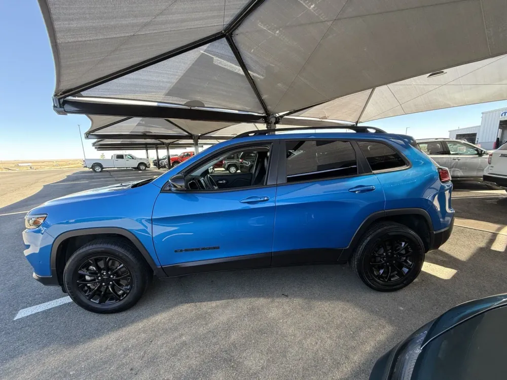 2023 Jeep Cherokee Altitude Lux