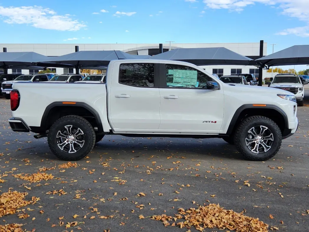 2024 GMC Canyon 4WD AT4 