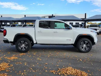 2024 GMC Canyon 4WD AT4