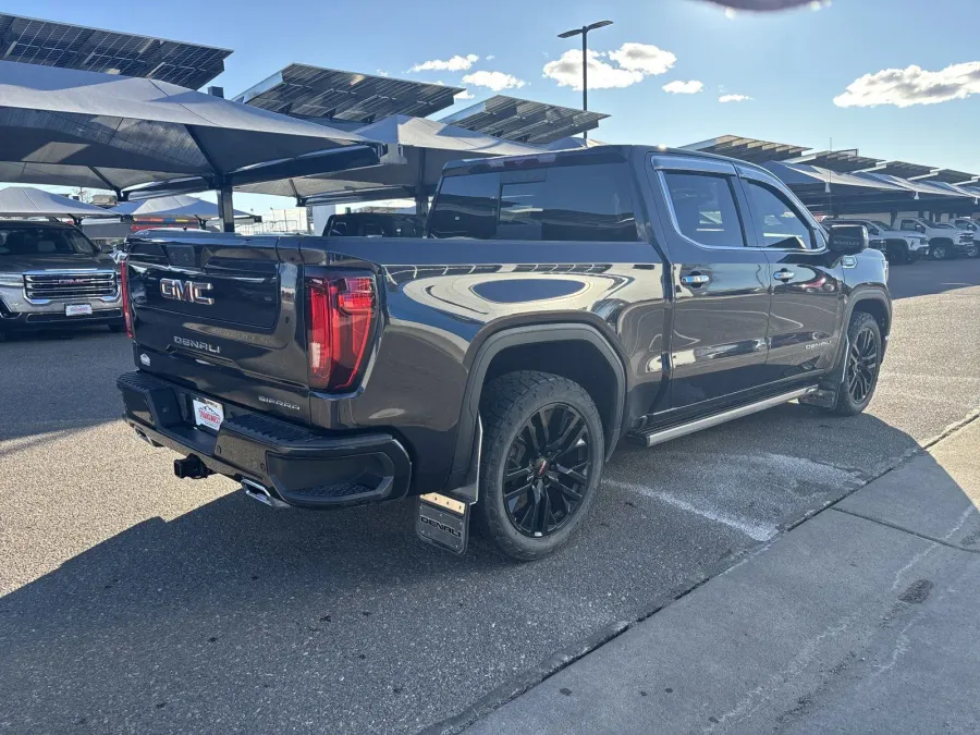 2022 GMC Sierra 1500 Denali | Photo 4 of 22