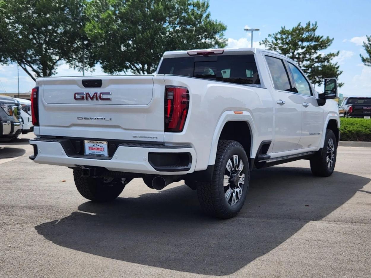 2024 GMC Sierra 3500HD Denali | Photo 4 of 28