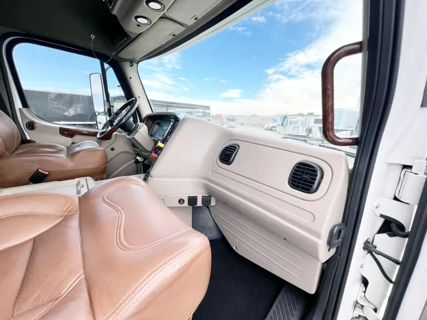 2016 Freightliner M2 112 Summit Hauler | Photo 23 of 26