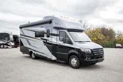 2025 Tiffin Wayfarer 25 XRW | Thumbnail Photo 5 of 21