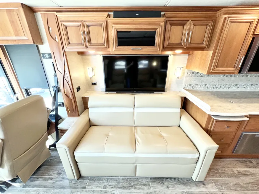 2018 Newmar Ventana 4369 | Photo 9 of 33